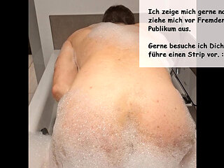 Submissive, show-CMNM in a frothy full bath in Berlin