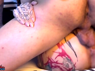Olha que del&iacute_cia essa tatuada da l&iacute_ngua cortada, chupou legal e tomou pal antes do marid&atilde_o chegar