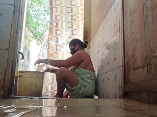Sex Bhabhi with Bathroom Open Video
