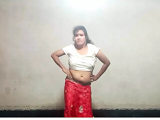 Indian hot model girl sexy dance performance in her room