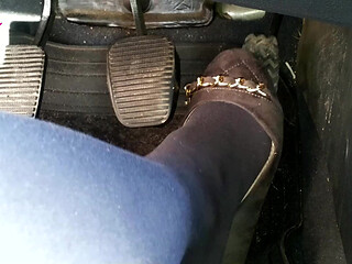 Revving in Grey Flats with Chains in Mp4format