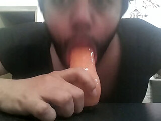 Chupando el juguete de mami 27