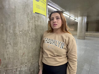 Mulher cai no golpe do tinder acaba virando do job - sexo no Metro S&eacute_