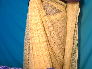 Navel and Erotic Show of Tamil Married Bhabi