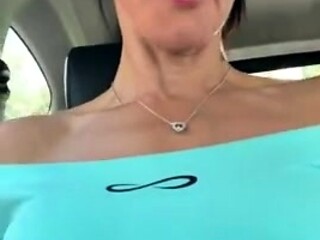 Big boob brunette masturbates on webcam