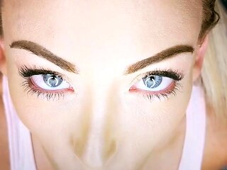 Natural brunette solo toying