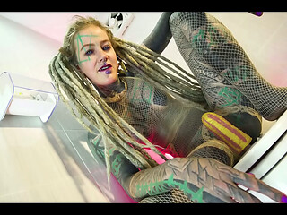 Alternative TATTOO model solo PISS action