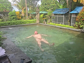 Jimbob Wanking in Pool