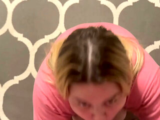 Juicy BBW Amateur MILF Gives Blowjob with Big Natural Tits