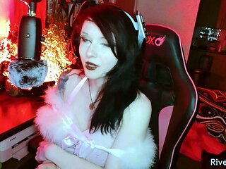 Amateur Webcam Chick Masturbates On Webcam More at