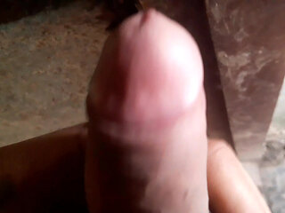 MY STEPSISTER WAS TAKING A BATH AND I RECORD HER AND MASTURBATE WATCHING HER