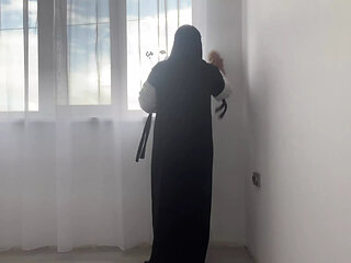 Arab Stepmom Gives JOI With Talk