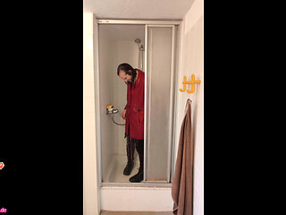 Showering and shaving with a coat and co.