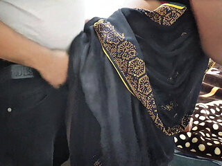 Hot Indian Desi Aunty Sex in Black Saari