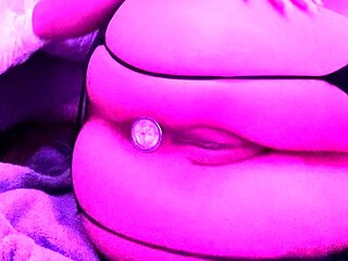 Solo hoe spreading ass and pussy after toying masturbation