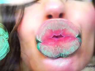 Sensual Glossy Minty kiss