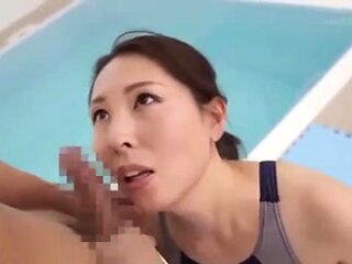 00435,A good woman is in full sex appeal!