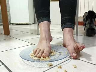 Padronadomination: Eat From My Feet Loser
