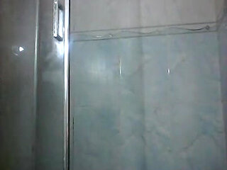 Very horny in the bath