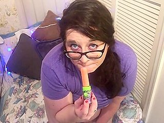 Plumper BBW makes booty candy. Sexy Anal play with larg...