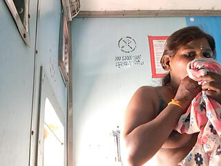 NEWLY MARRIED DESI COUPLE FIRST NIGHT SEX