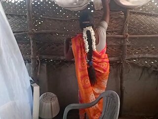 Tamil Housewife Big Boobs Show in Village House
