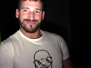 Tonio fucked in sling by the muscle pornstar Enzo