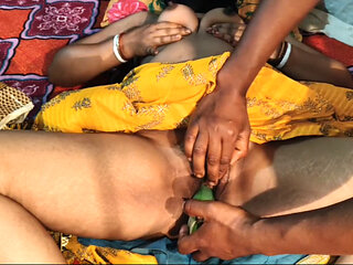 Bhabhi ki cut mein kela dala