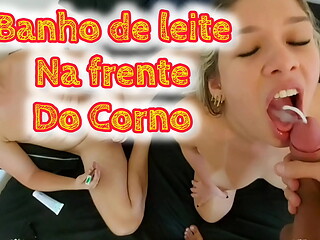 ENCHEU A PUTA DE LEITTE NA FRENTE DO CORNO - SE AFOGANDO COM ESPERMA