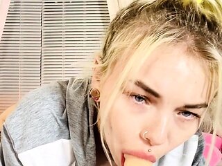 Wild blonde teen LIBRARY deep toying pussy on webcam