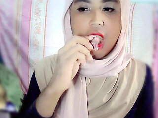 I tried a flavored condom for the first time by tasting it with my mouth