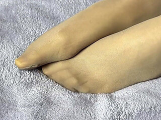 Secretary in Nylon Pantyhose Loves Her Long Legs