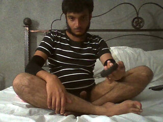 Sissy plays with her clitty till she cums