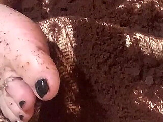 Feet Feet Feet in the Cake