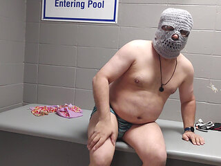 David Oliver masturbates in the bathroom