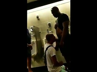 Hunk Gets Amateur Blowjob With Cum Tribute