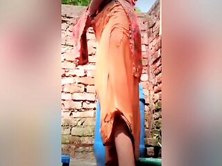 Mms Bhabhi Shares Nude Video While Taking Bath