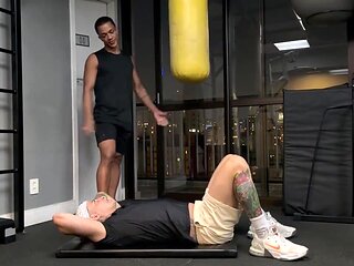 botei o meu parceiro de treino pra me pagar um boquetao