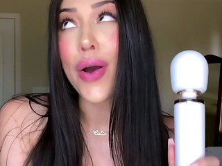 Natural brunette solo toying