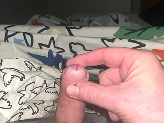 Two fingers handjob with cumshot while watching porn