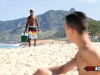 Dando o cu pro vendedor ambulante no ver&atilde_o!