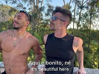 Conheci meu vizinho novo gostoso e levei para meu o apartamento.