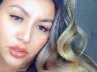 Big boob brunette masturbates on webcam