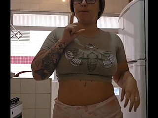 Coloquei essa Roupinha porque hoje vou receber um amigo em casa sem meu marido saber