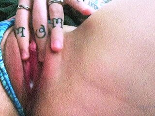 Amateur Close Up Squirting Masturbation