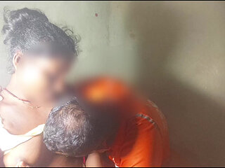 Swiggy delivery boy ne aunty ko uske ghar pe chuda