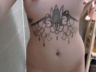 Amateur brunette double toying on webcam