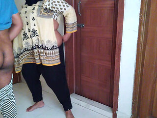 Gujarati Sexy Aunty Fucking the Bra Seller Inside the House!