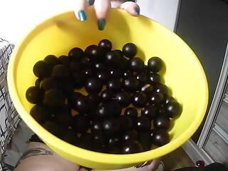 eating more than 50 jabuticabas (jaboticaba cherry), come count with me!