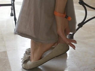 Ballet Flats Shoeplaying on Barefoot